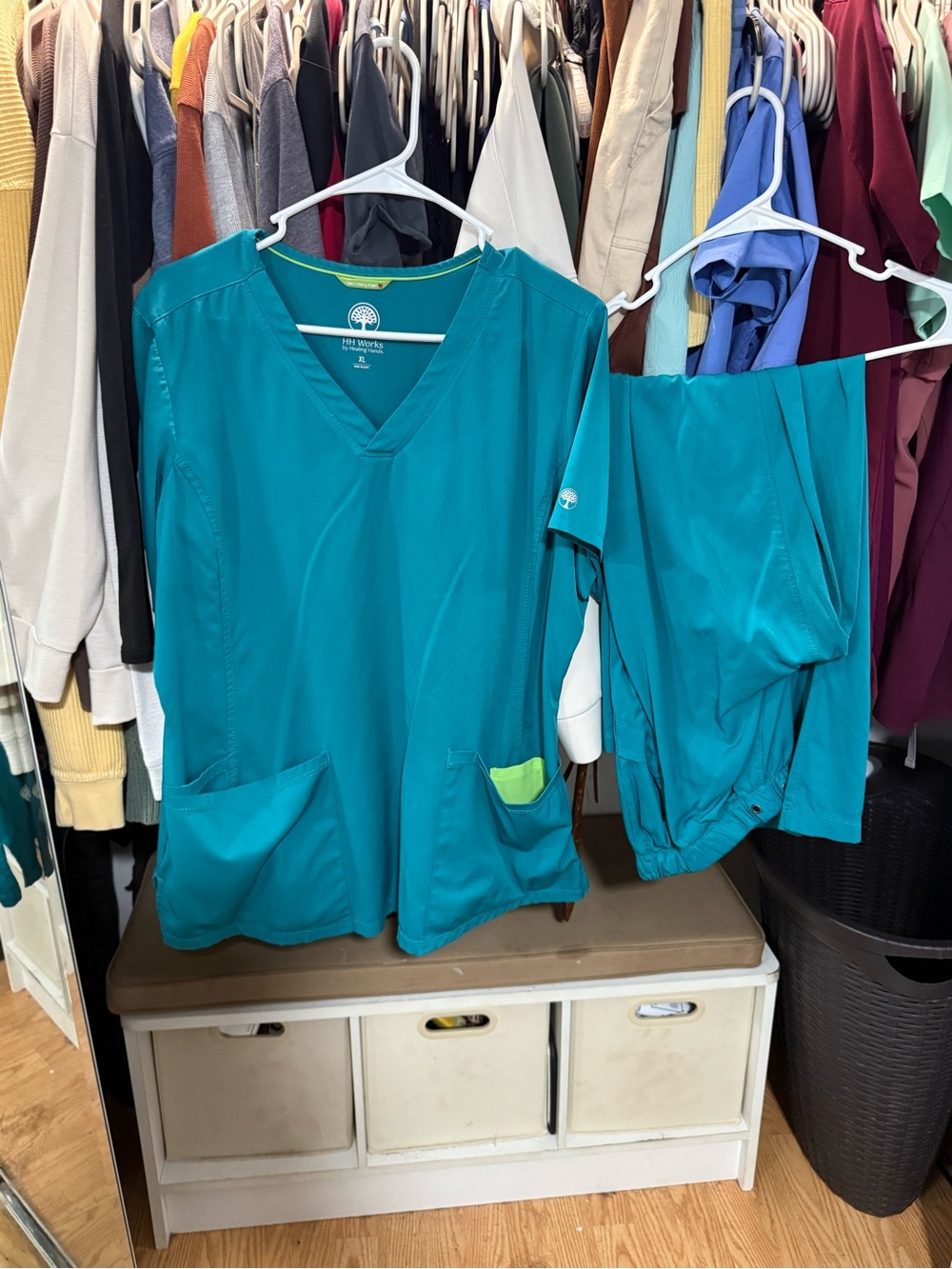 Healing hands Teal Women's V-Neck Scrub Top & Pant Set